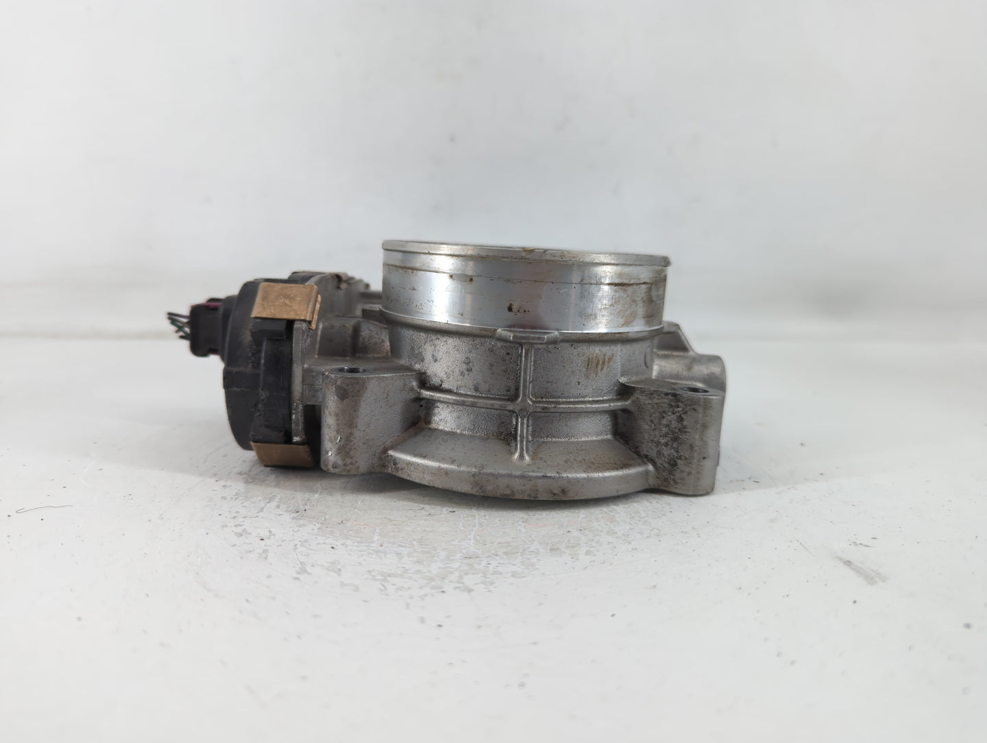 2009-2014 Gmc Yukon Xl Throttle Body P/N:RME87-3C9992 Fits Fits 2009 2010 2011 2012 2013 2014 2015 OEM Used Auto Parts - Oem