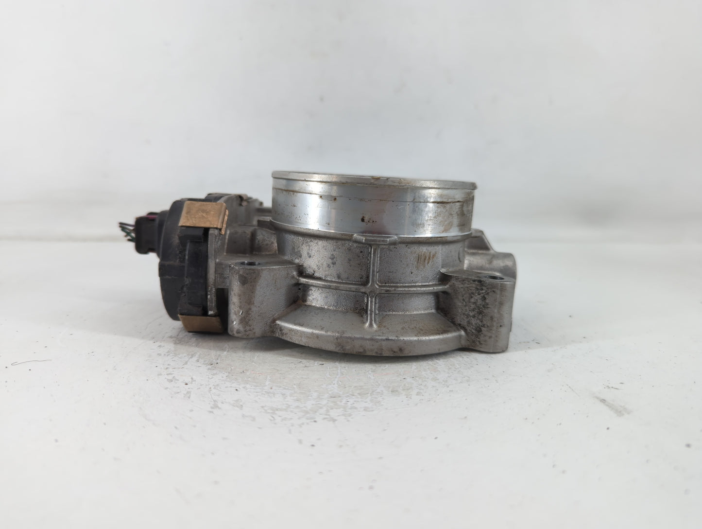 2009-2014 Gmc Yukon Xl Throttle Body P/N:RME87-3C9992 Fits Fits 2009 2010 2011 2012 2013 2014 2015 OEM Used Auto Parts - Oem