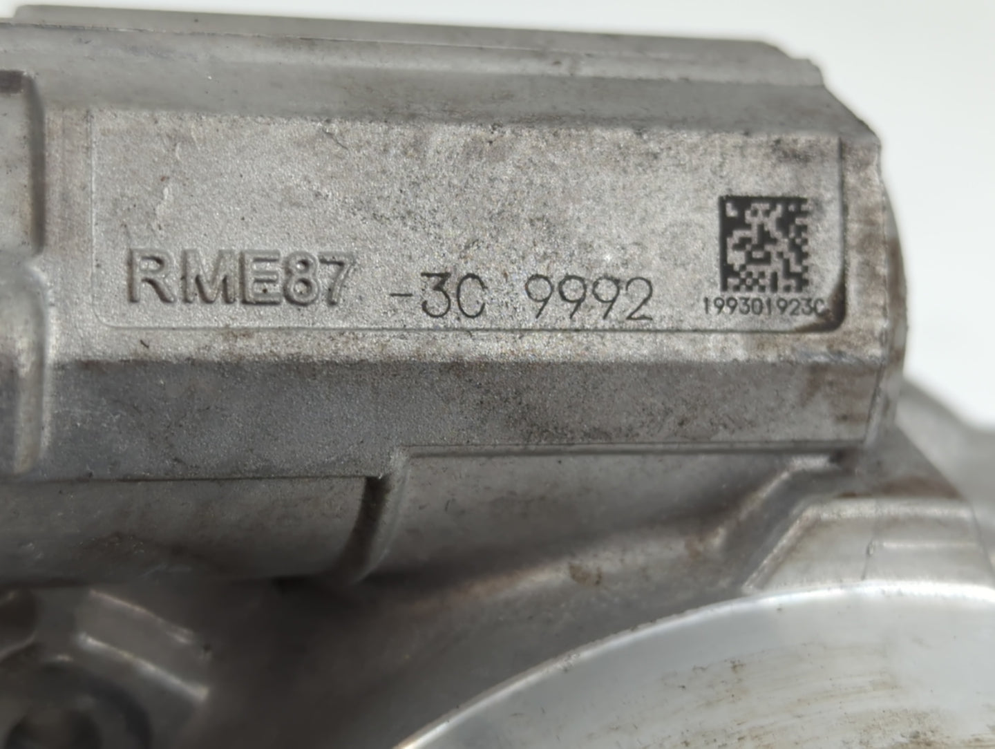 2009-2014 Gmc Yukon Xl Throttle Body P/N:RME87-3C9992 Fits Fits 2009 2010 2011 2012 2013 2014 2015 OEM Used Auto Parts - Oem