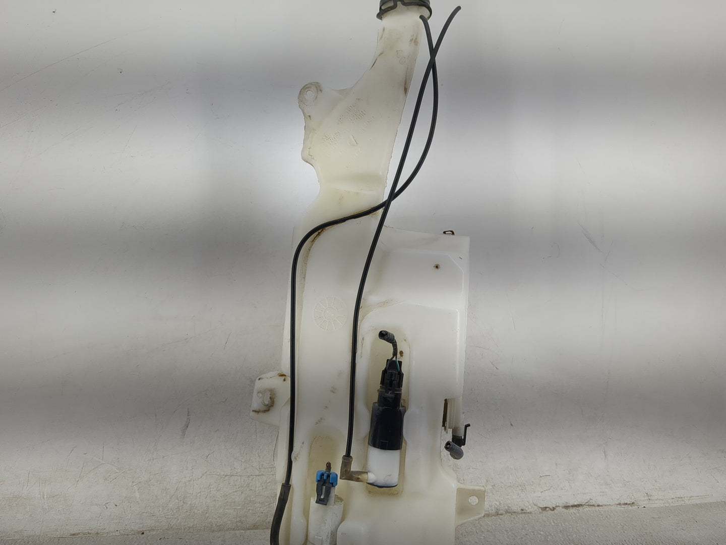 2007-2014 Gmc Yukon Xl 1500 Windshield Washer Fluid Reservoir Bottle Oem - Oemusedautoparts1.com
