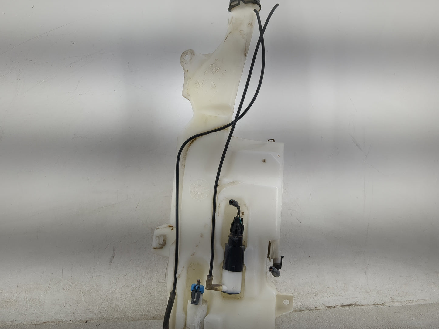 2007-2014 Gmc Yukon Xl 1500 Windshield Washer Fluid Reservoir Bottle Oem - Oemusedautoparts1.com