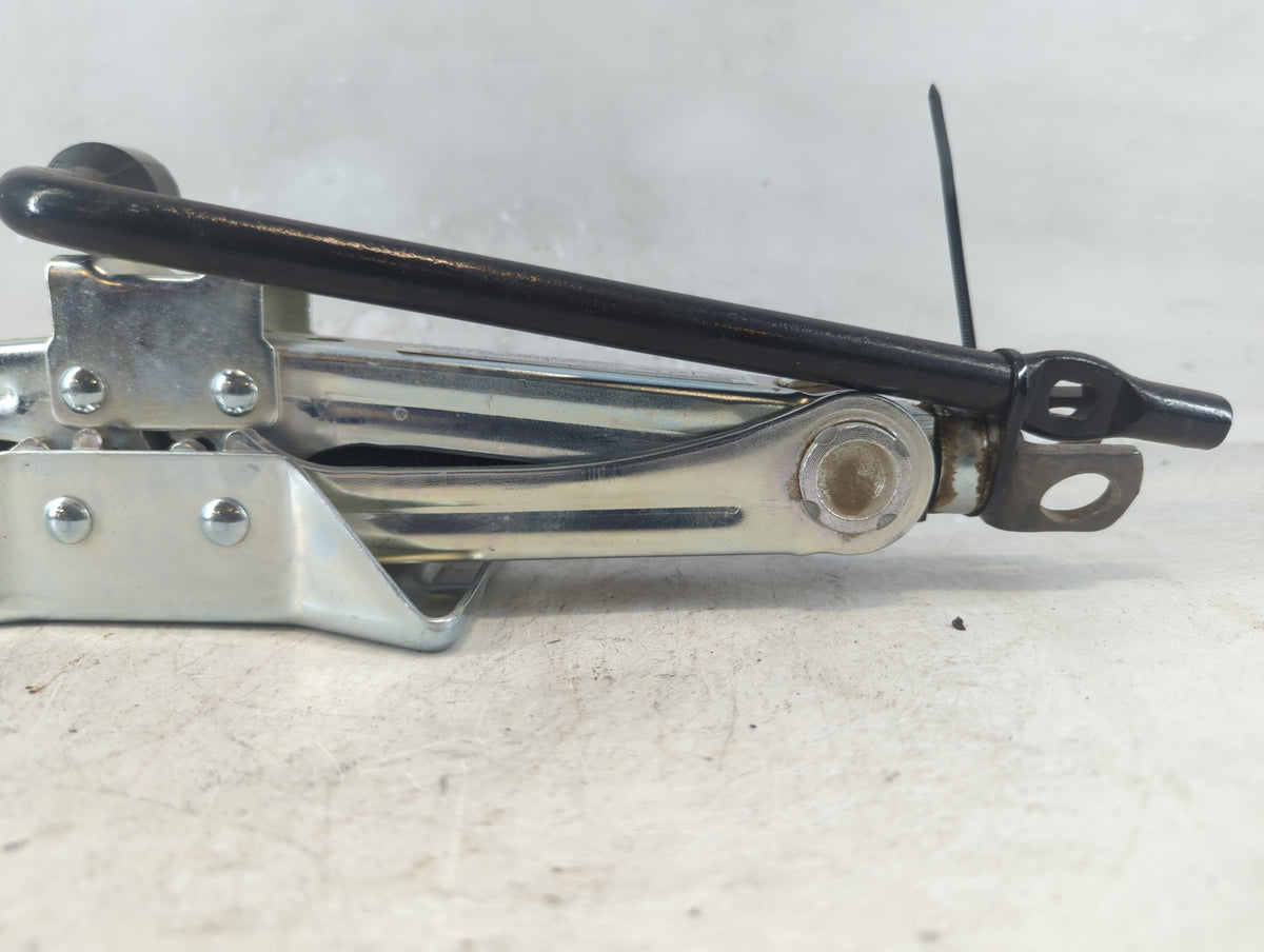 2009 Honda Accord Spare Scissor Car Jack 1048280 - Oemusedautoparts1.com