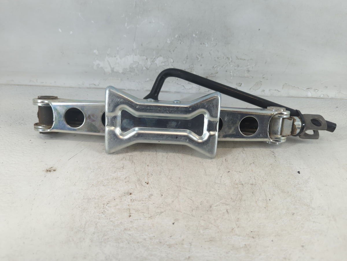 2009 Honda Accord Spare Scissor Car Jack 1048280 - Oemusedautoparts1.com
