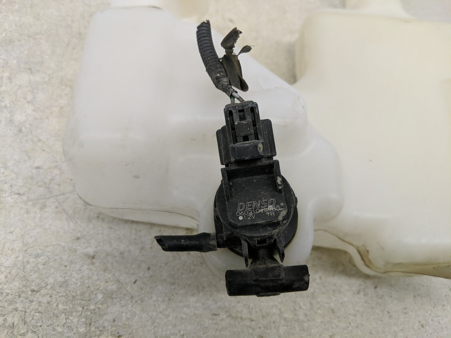 2008-2012 Honda Accord Windshield Washer Fluid Reservoir Bottle Oem - Oemusedautoparts1.com