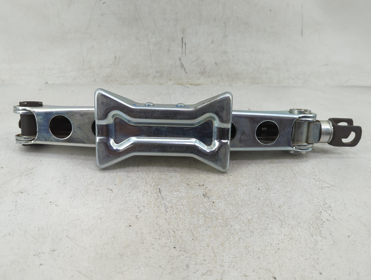 2009 Honda Accord Spare Scissor Car Jack 1409652 - Oemusedautoparts1.com