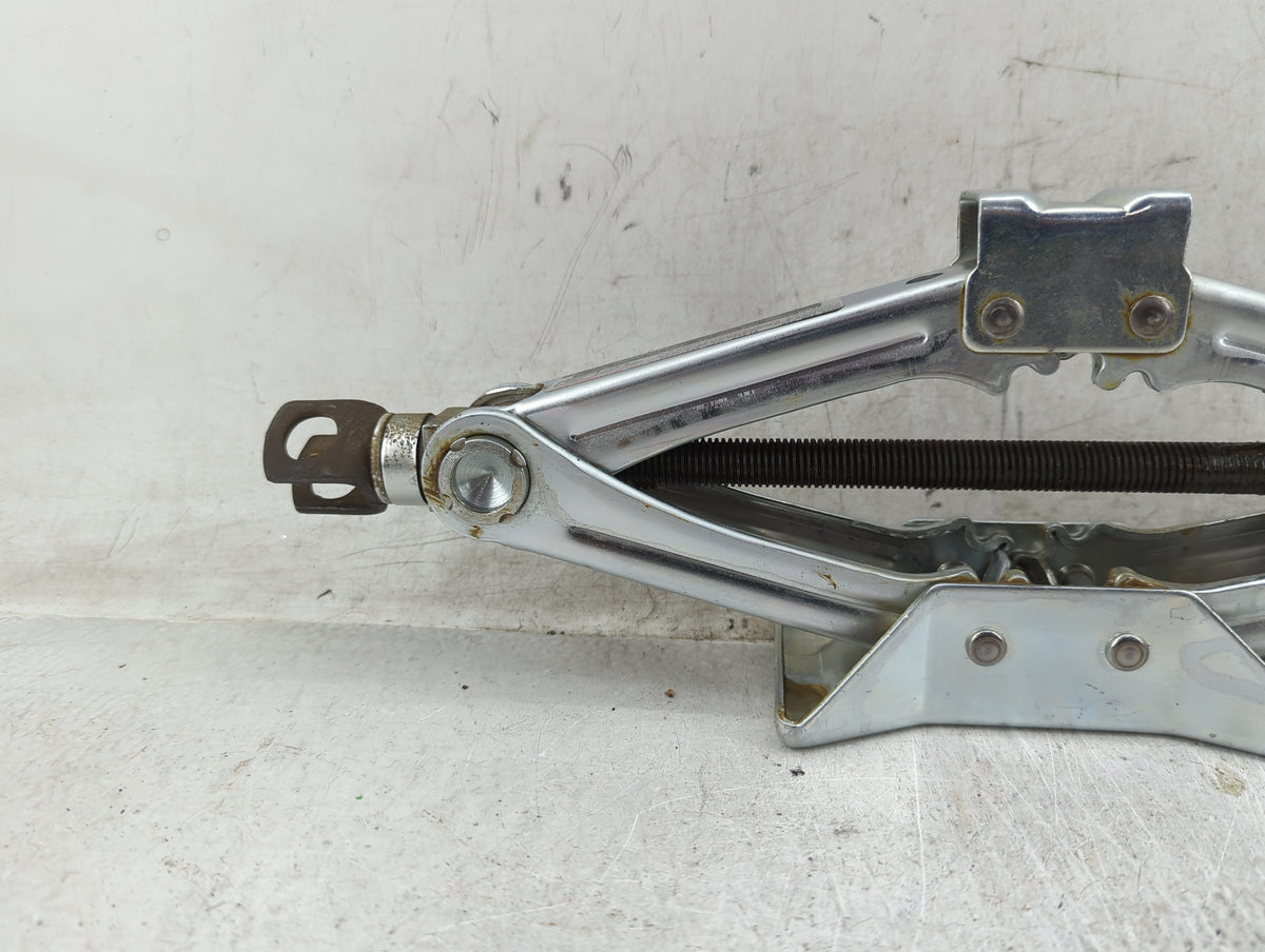 2009 Honda Accord Spare Scissor Car Jack 1431623 - Oemusedautoparts1.com