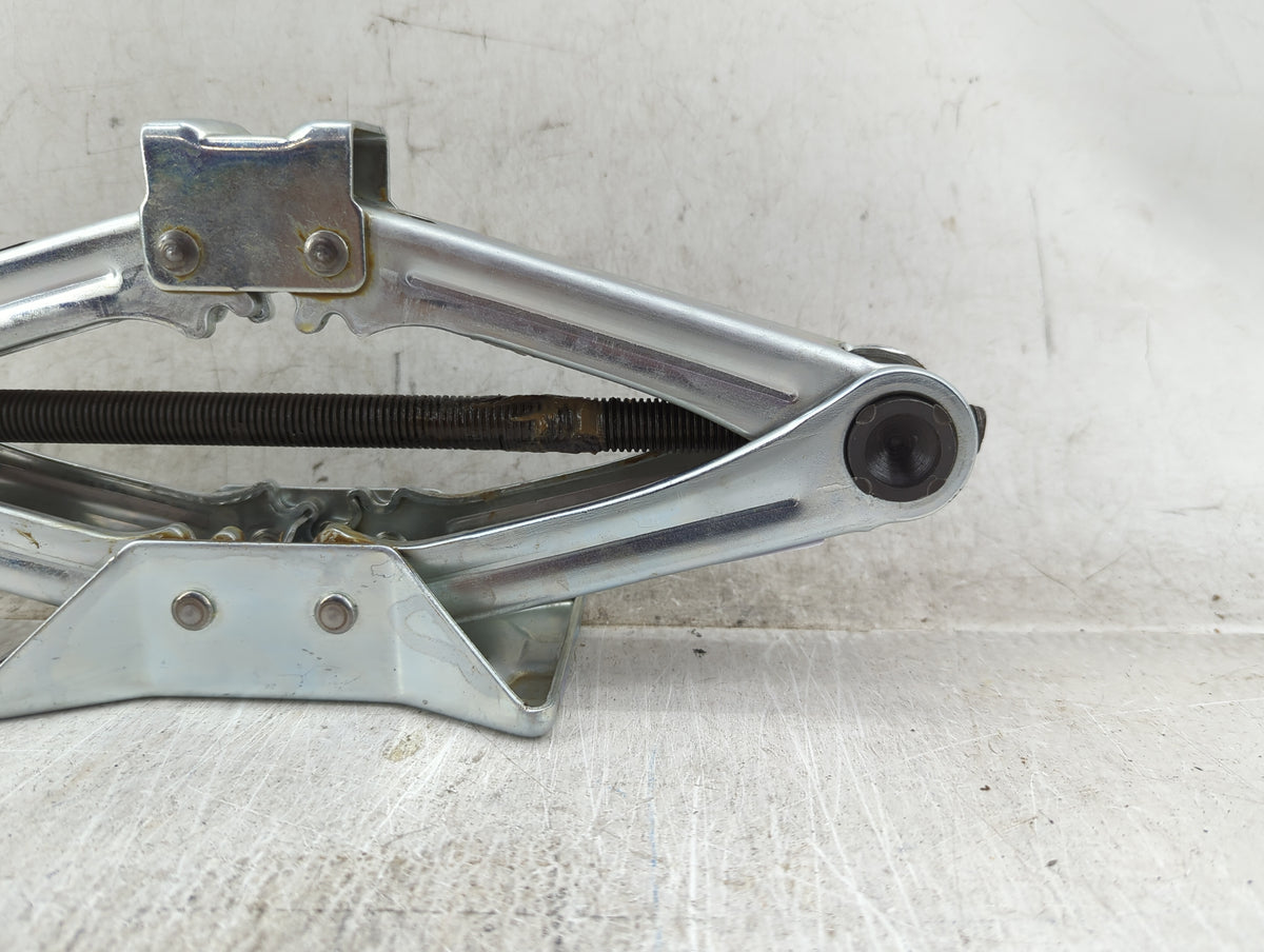 2009 Honda Accord Spare Scissor Car Jack 1431623 - Oemusedautoparts1.com