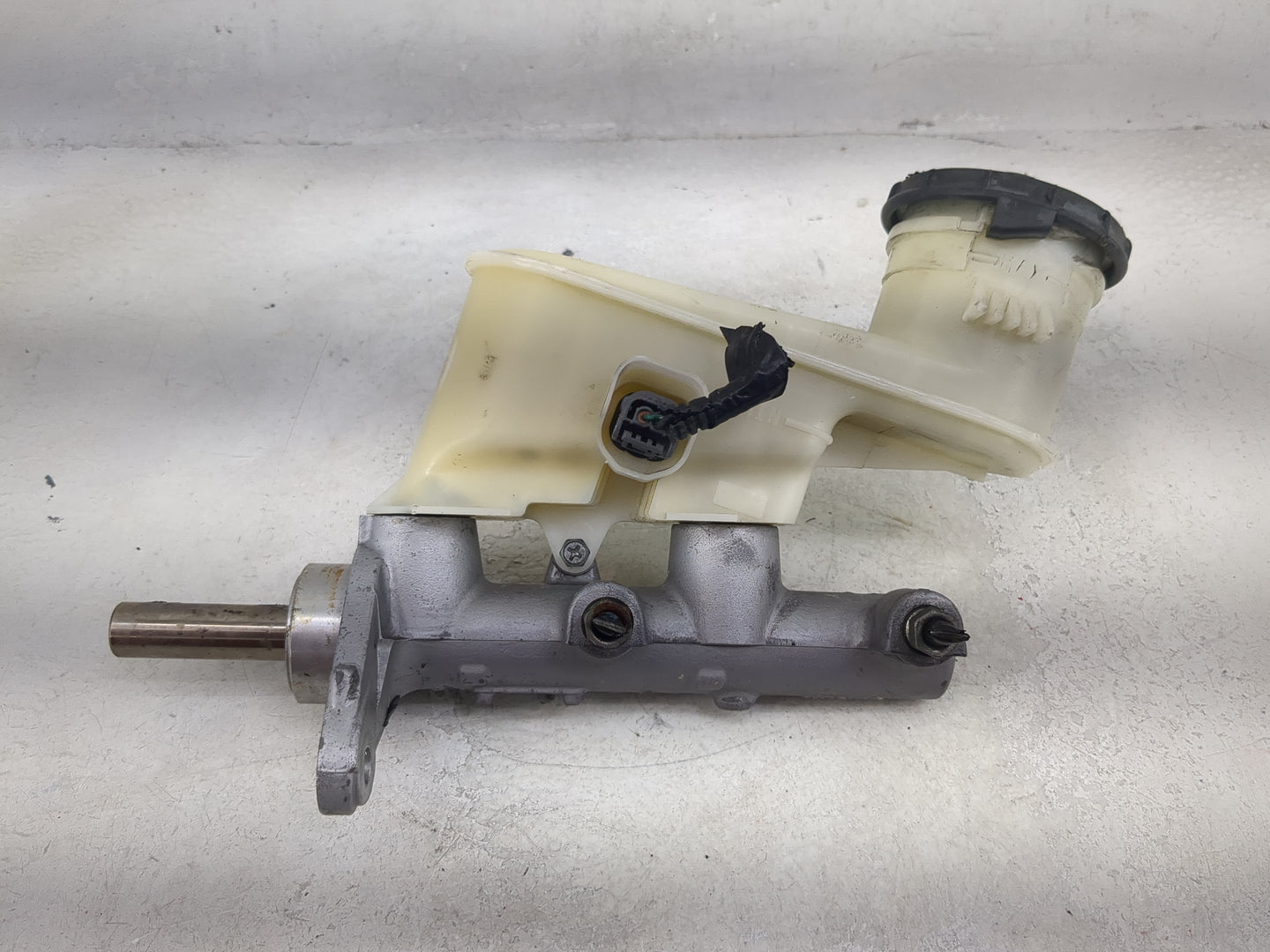 2008-2012 Honda Accord Brake Master Cylinder 1491982 - Oemusedautoparts1.com