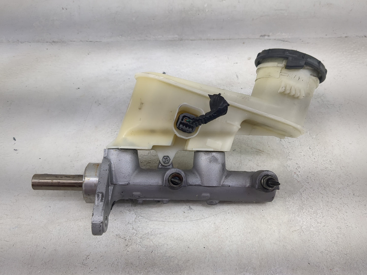 2008-2012 Honda Accord Brake Master Cylinder 1491982 - Oemusedautoparts1.com