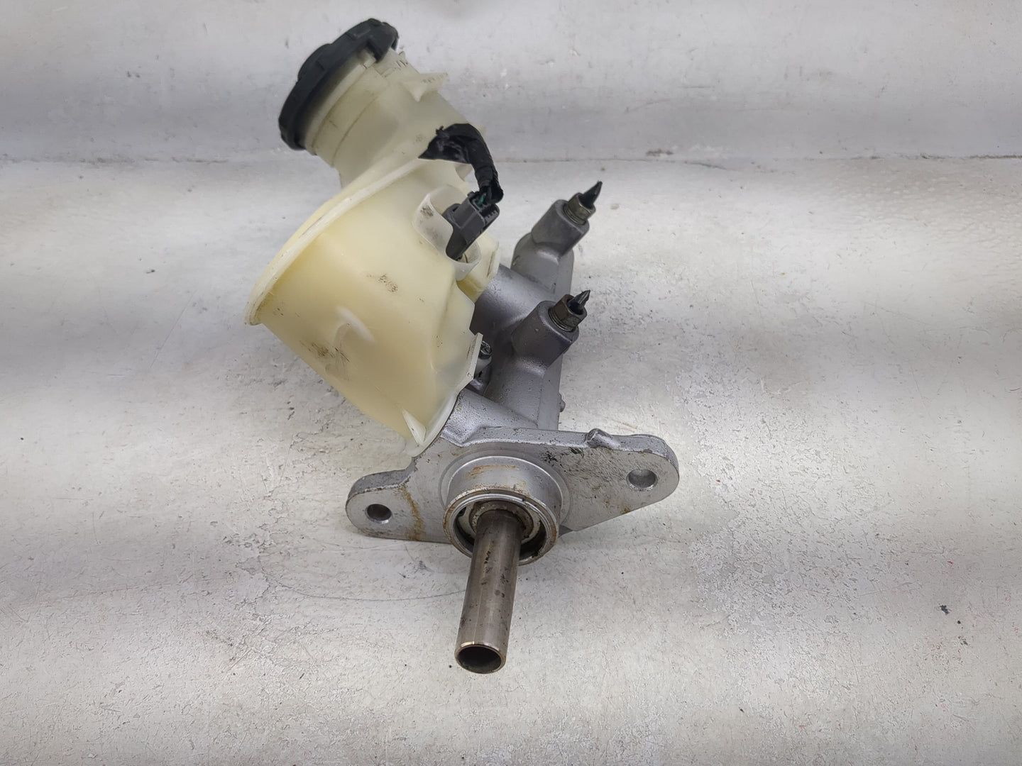 2008-2012 Honda Accord Brake Master Cylinder 1491982 - Oemusedautoparts1.com