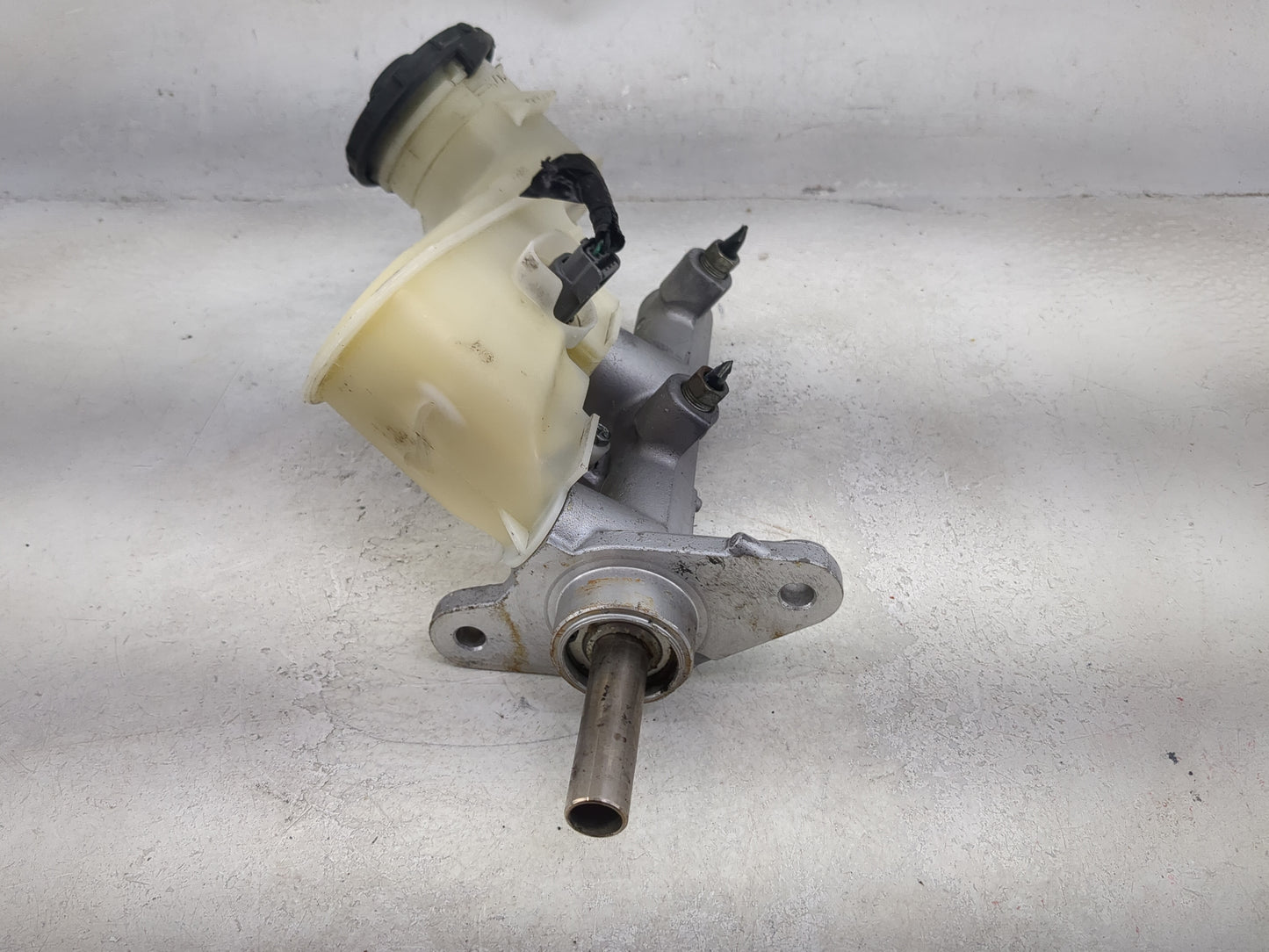2008-2012 Honda Accord Brake Master Cylinder 1491982 - Oemusedautoparts1.com