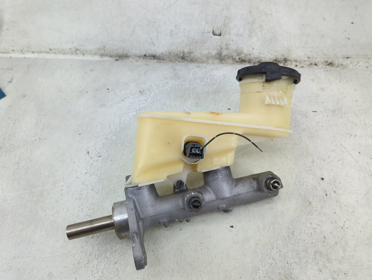 2008-2012 Honda Accord Brake Master Cylinder 1492147 - Oemusedautoparts1.com