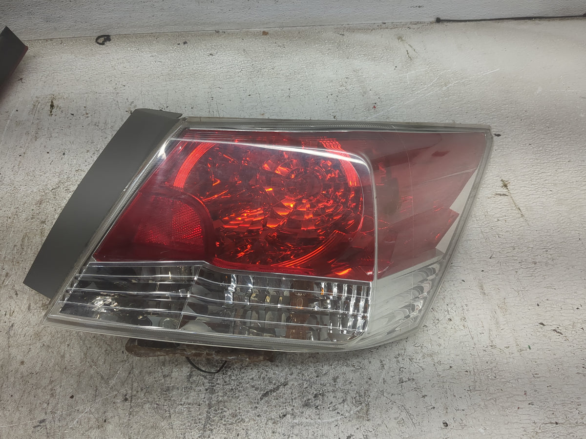 2008-2012 Honda Accord Tail Light Assembly Passenger Right OEM Fits Fits 2008 2009 2010 2011 2012 OEM Used Auto Parts - Oemu