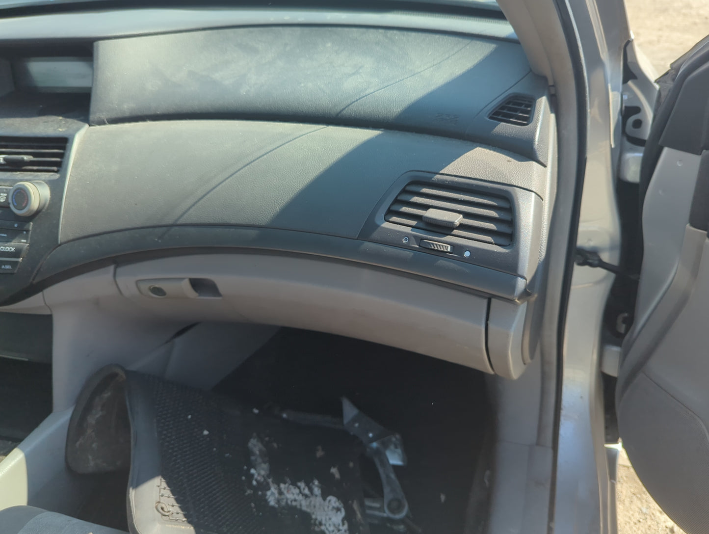 2009 Honda Accord Passenger Glove Box Door Storage Compartment 5017119 - Oemusedautoparts1.com