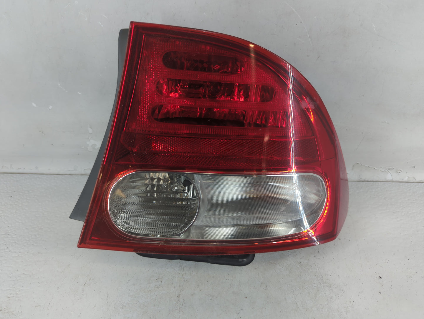 2009-2011 Honda Civic Tail Light Assembly Passenger Right OEM P/N:20141121 Fits Fits 2009 2010 2011 OEM Used Auto Parts - Oe