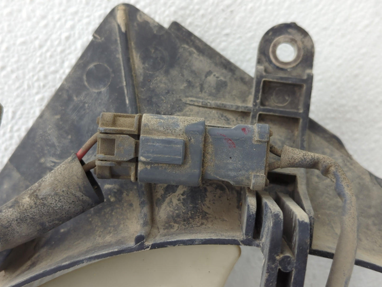 2006-2011 Honda Civic Left Radiator Fan Motor Assembly Cream 612632 - Oemusedautoparts1.com