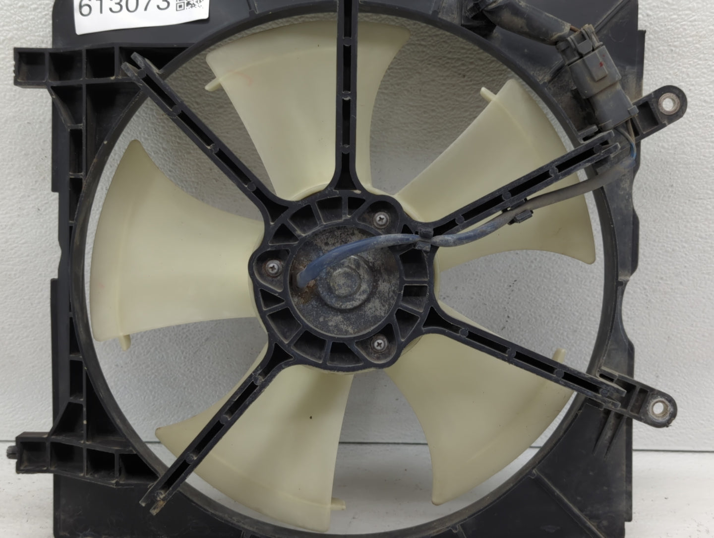 2006-2011 Honda Civic Left Radiator Fan Motor Assembly 613073 - Oemusedautoparts1.com