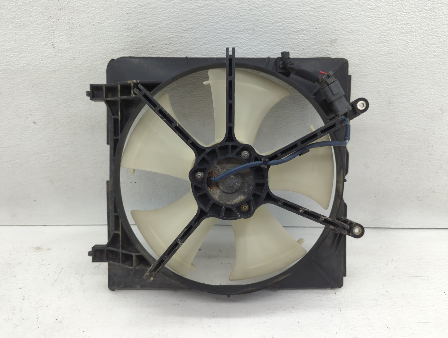 2006-2011 Honda Civic Left Radiator Fan Motor Assembly 617543 - Oemusedautoparts1.com