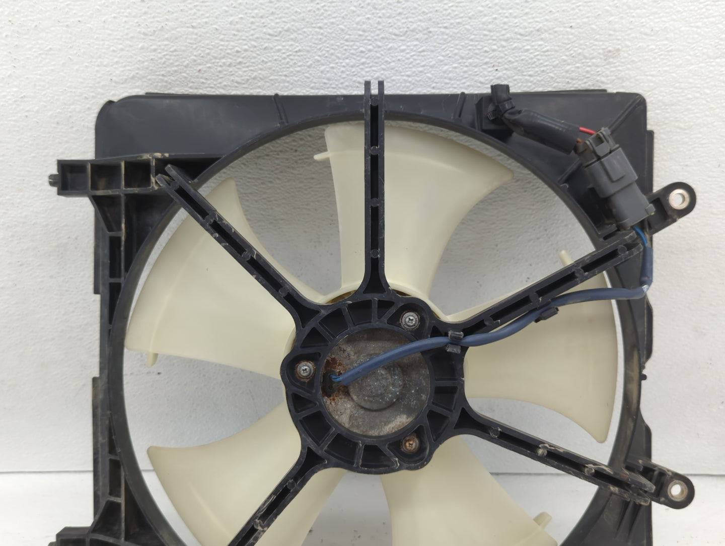 2006-2011 Honda Civic Left Radiator Fan Motor Assembly 617543 - Oemusedautoparts1.com