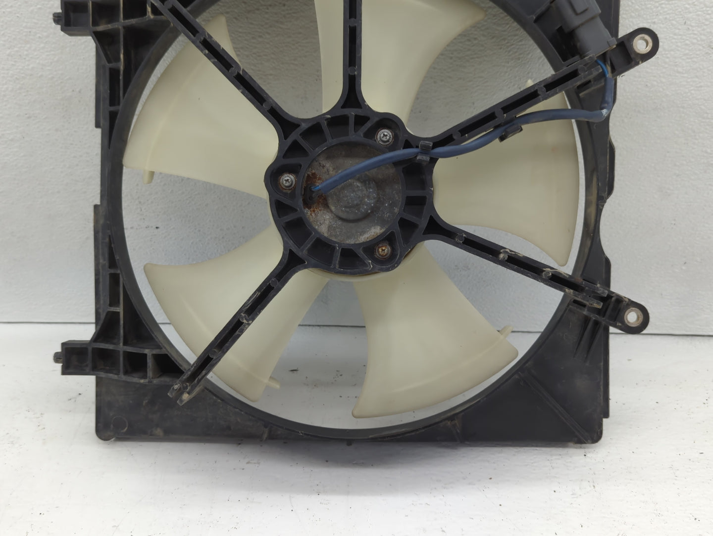 2006-2011 Honda Civic Left Radiator Fan Motor Assembly 617543 - Oemusedautoparts1.com