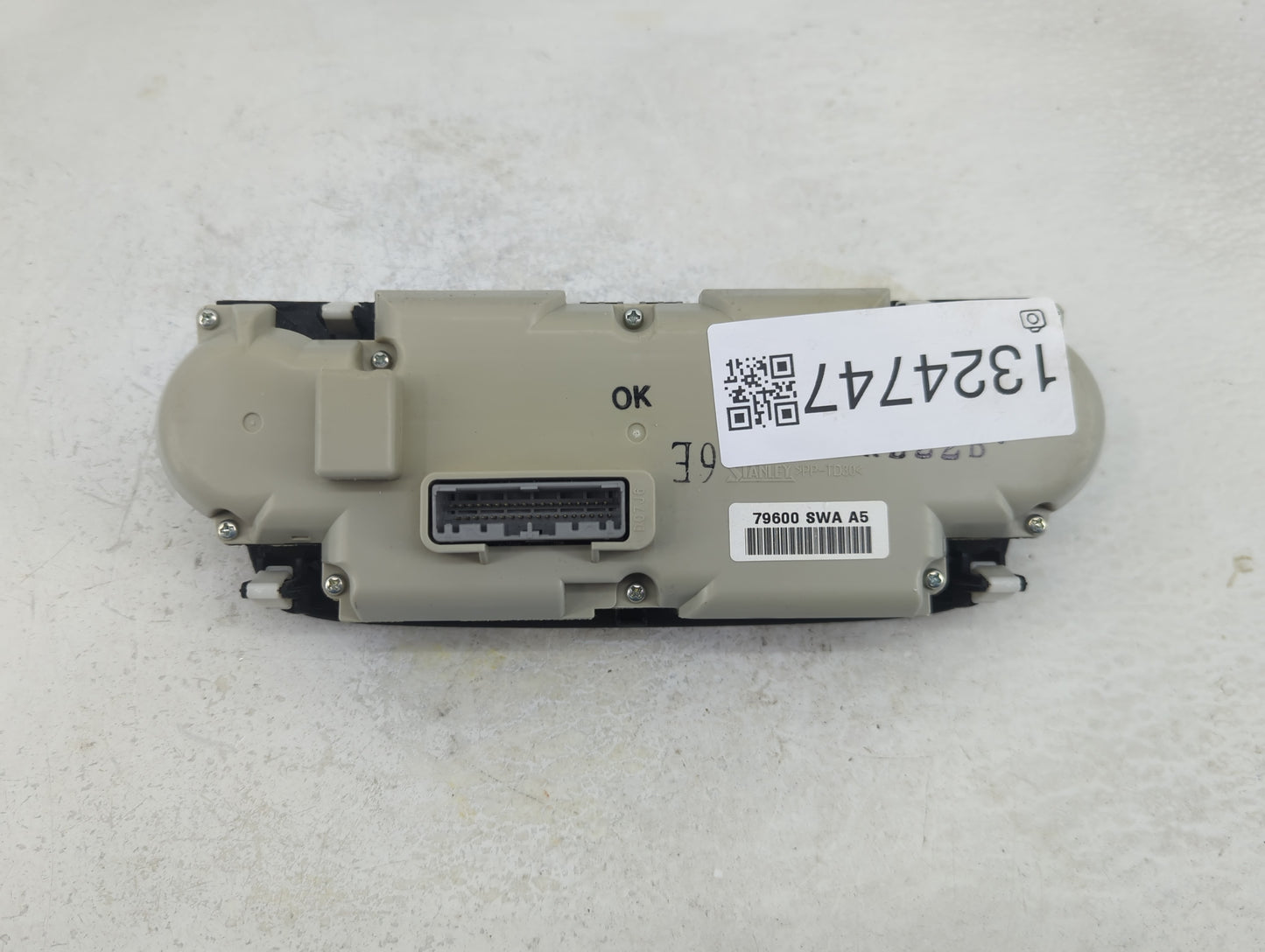 2009 Honda Cr-V Climate Control Module Temperature AC/Heater Replacement P/N:79600 SWA A5 Fits OEM Used Auto Parts - Oemused