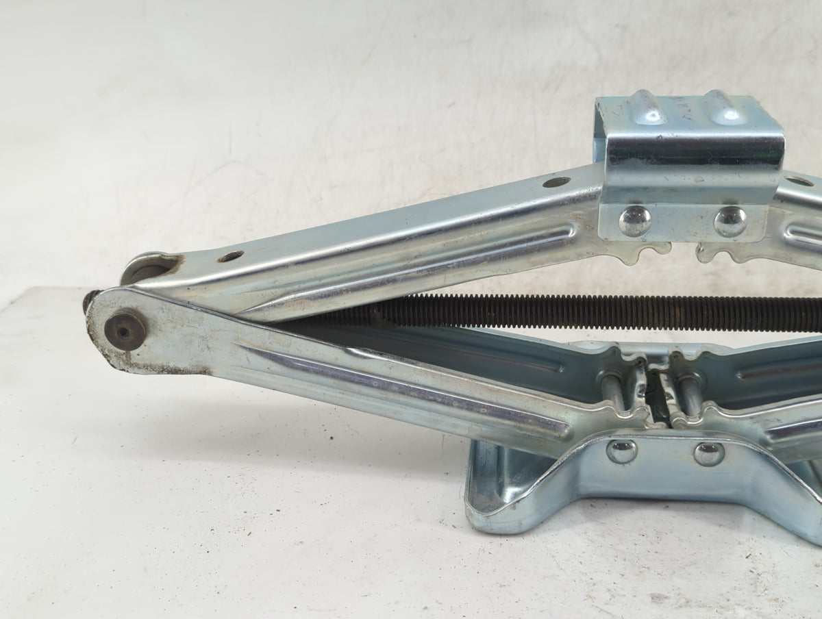 2009 Honda Cr-v Spare Scissor Car Jack 1429252 - Oemusedautoparts1.com