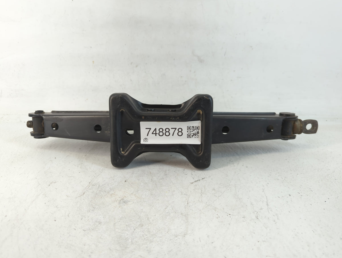 2009 Honda Cr-v Spare Scissor Car Jack 748878 - Oemusedautoparts1.com