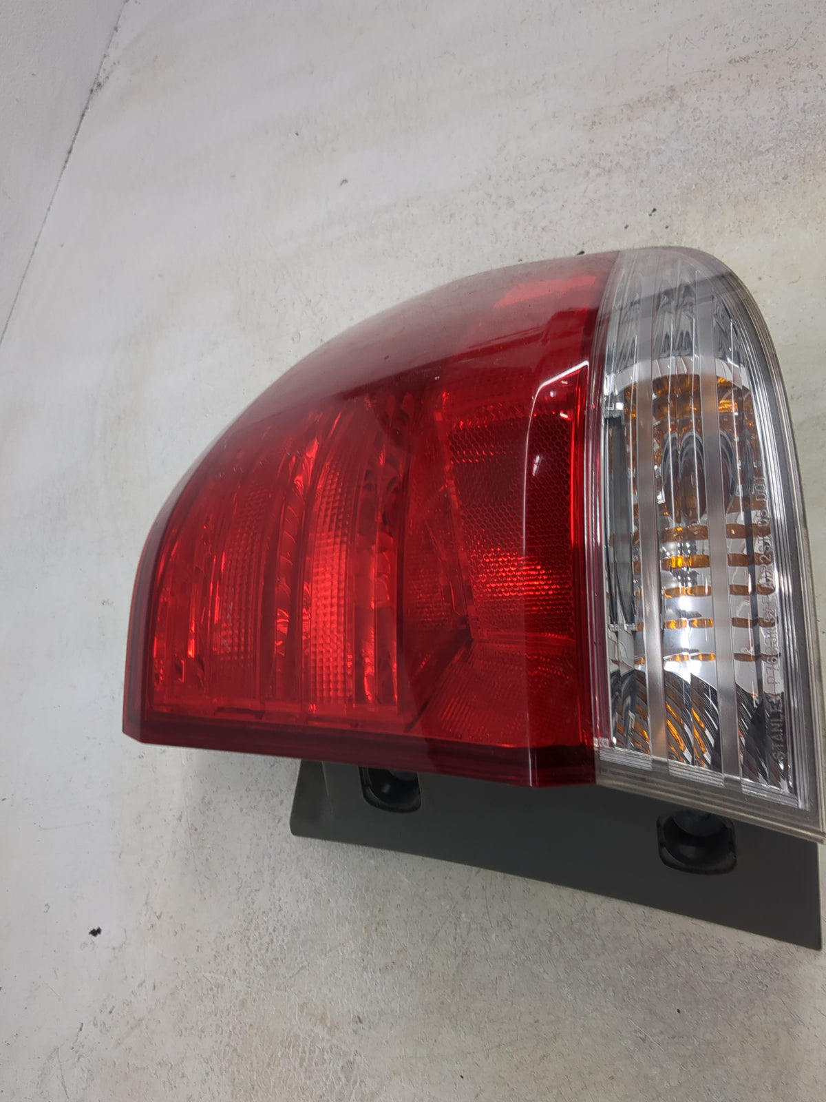 2008-2010 Honda Odyssey Tail Light Assembly Passenger Right OEM Fits Fits 2008 2009 2010 OEM Used Auto Parts - Oemusedautopa