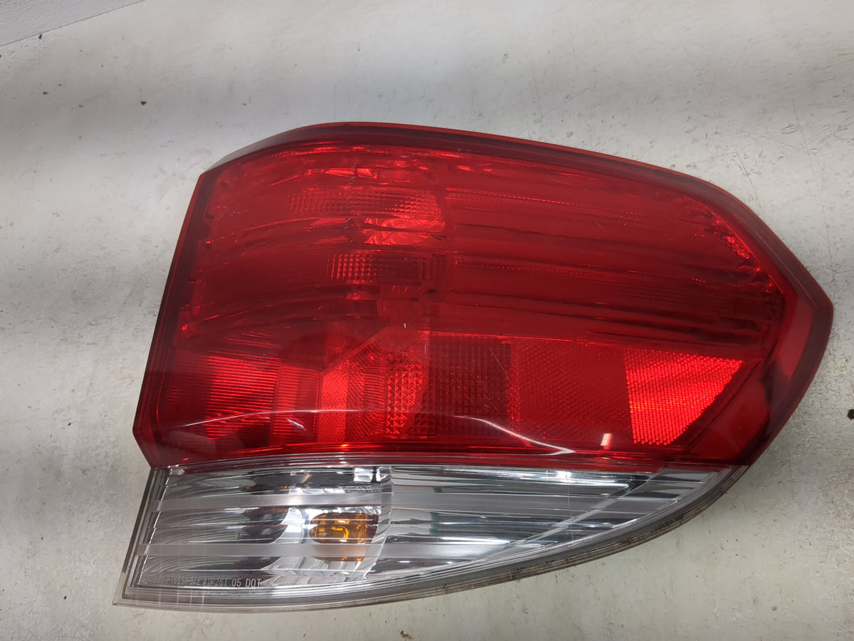 2008-2010 Honda Odyssey Tail Light Assembly Passenger Right OEM Fits Fits 2008 2009 2010 OEM Used Auto Parts - Oemusedautopa