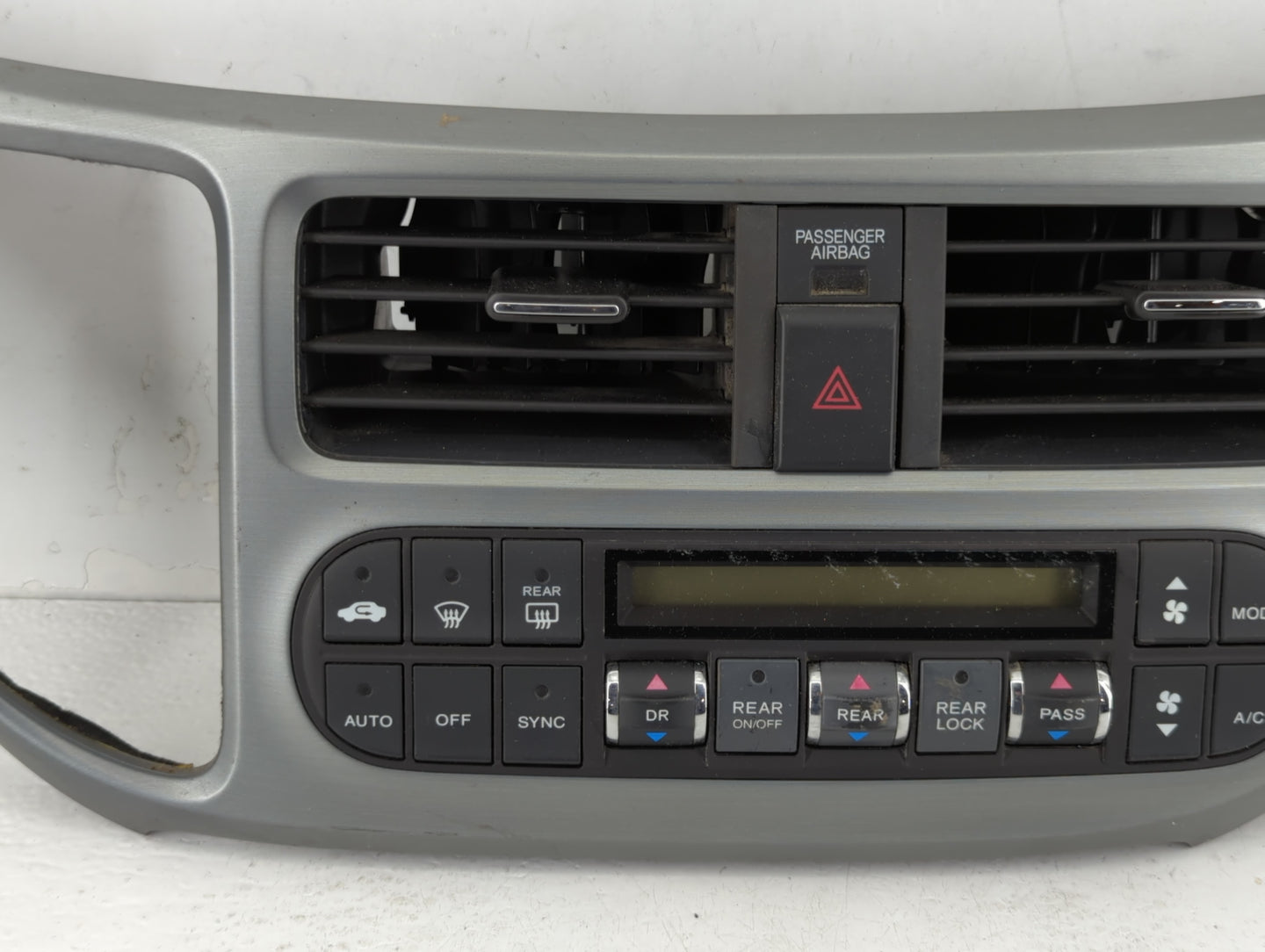 2005-2010 Honda Odyssey Radio Control Panel - Oemusedautoparts1.com
