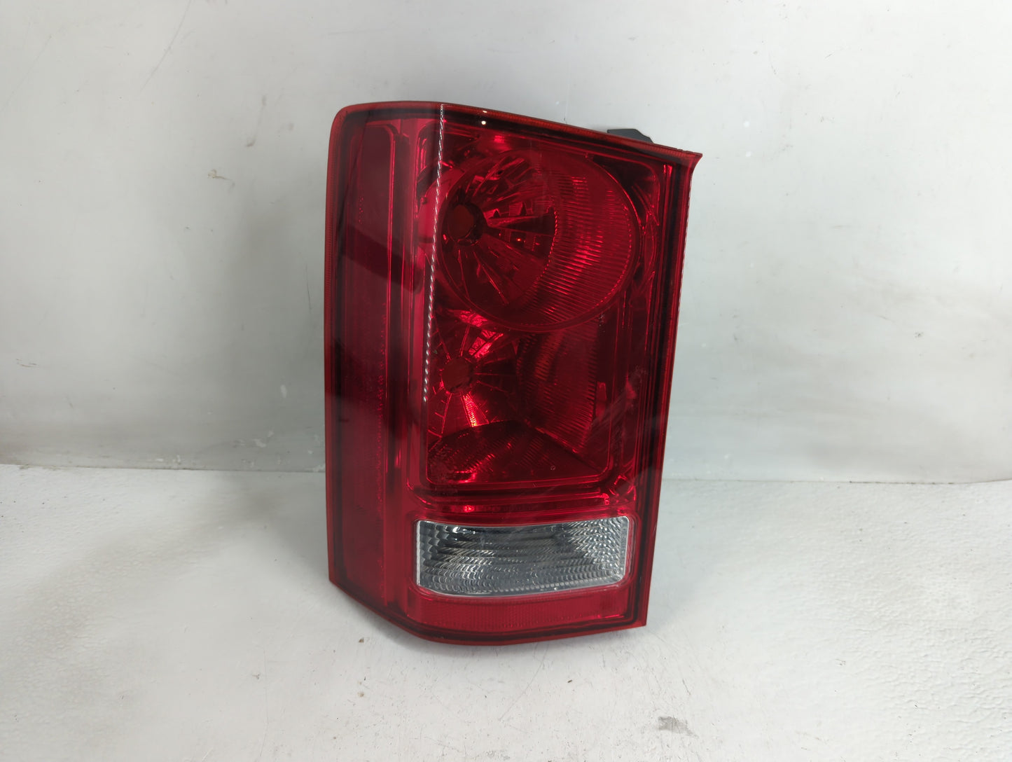 2009-2015 Honda Pilot Tail Light Assembly Driver Left OEM P/N:08-317-1988l-b Fits Fits 2009 2010 2011 2012 2013 2014 2015 OE