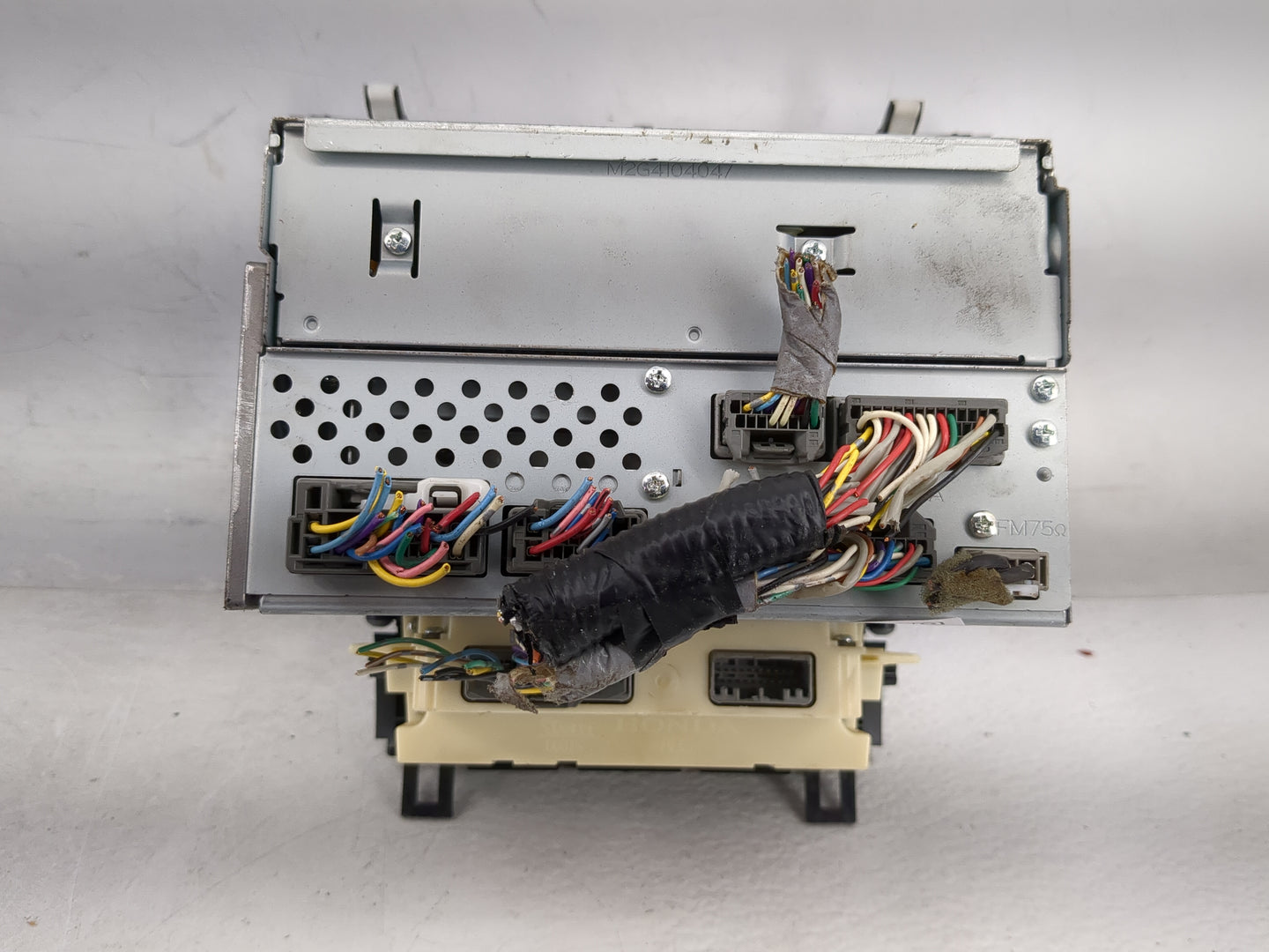 Honda Pilot Radio Control Panel - Oemusedautoparts1.com