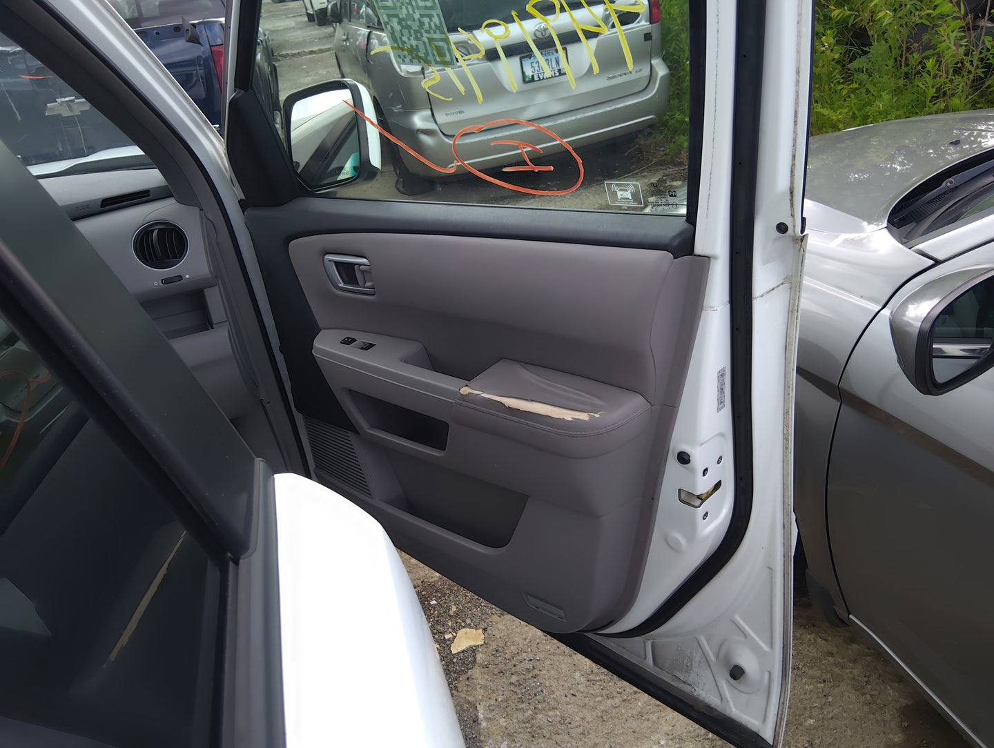 2009 Honda Pilot Front Right Passenger Interior Door Panel Trim - Oemusedautoparts1.com