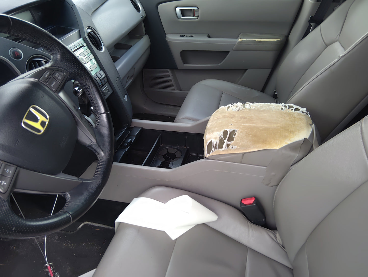 2009-2011 Honda Pilot Center Floor Console Fits Fits 2009 2010 2011 OEM Used Auto Parts - Oemusedautoparts1.com