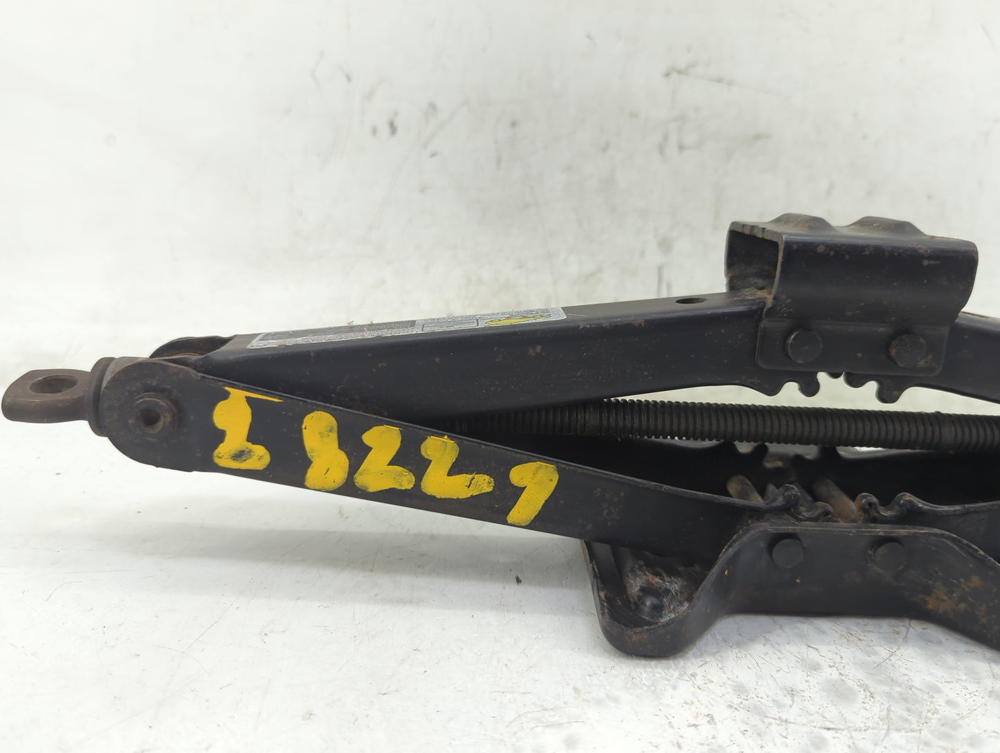 2009 Hummer H2 Spare Scissor Car Jack - Oemusedautoparts1.com