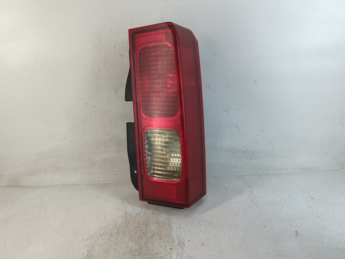 2006-2010 Hummer H3 Tail Light Assembly Passenger Right OEM P/N:15823510 Fits Fits 2006 2007 2008 2009 2010 OEM Used Auto Pa