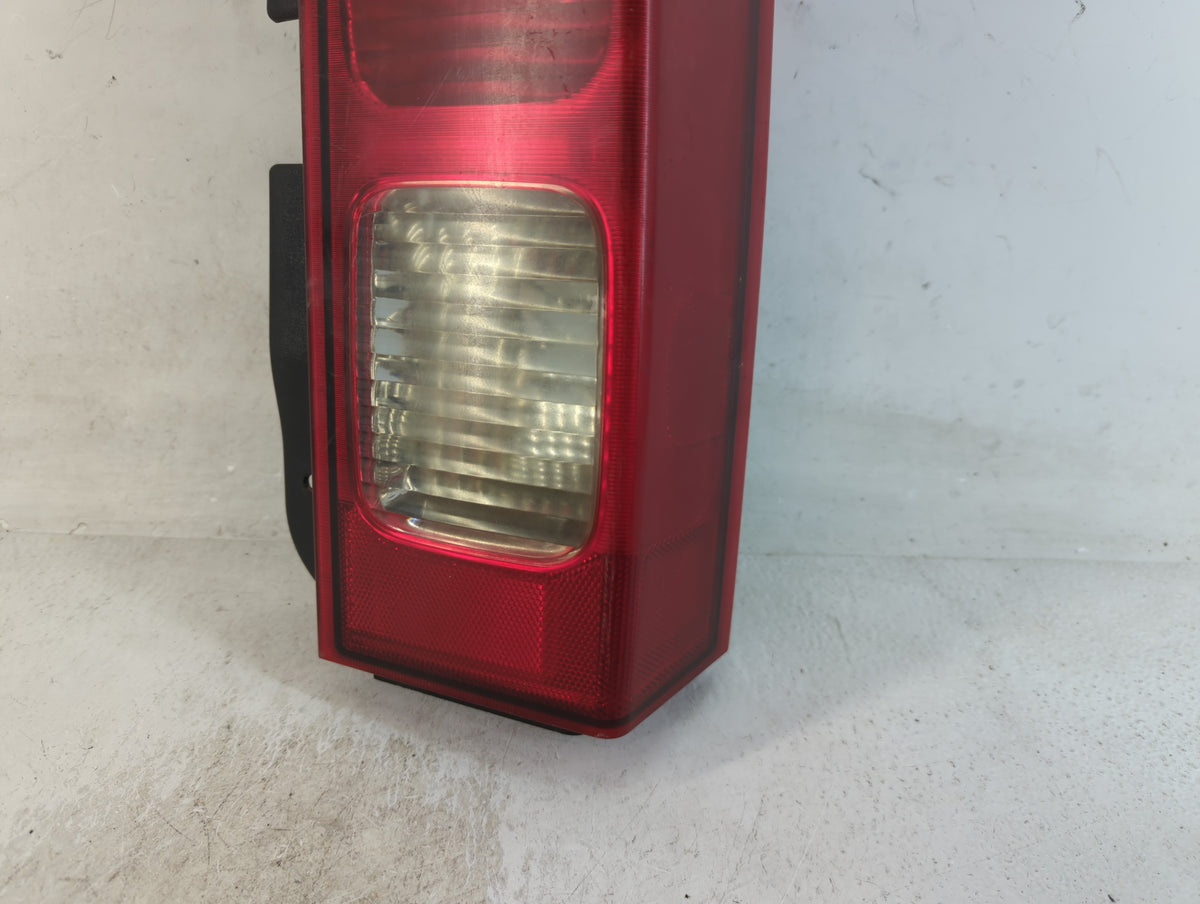 2006-2010 Hummer H3 Tail Light Assembly Passenger Right OEM P/N:15823510 Fits Fits 2006 2007 2008 2009 2010 OEM Used Auto Pa