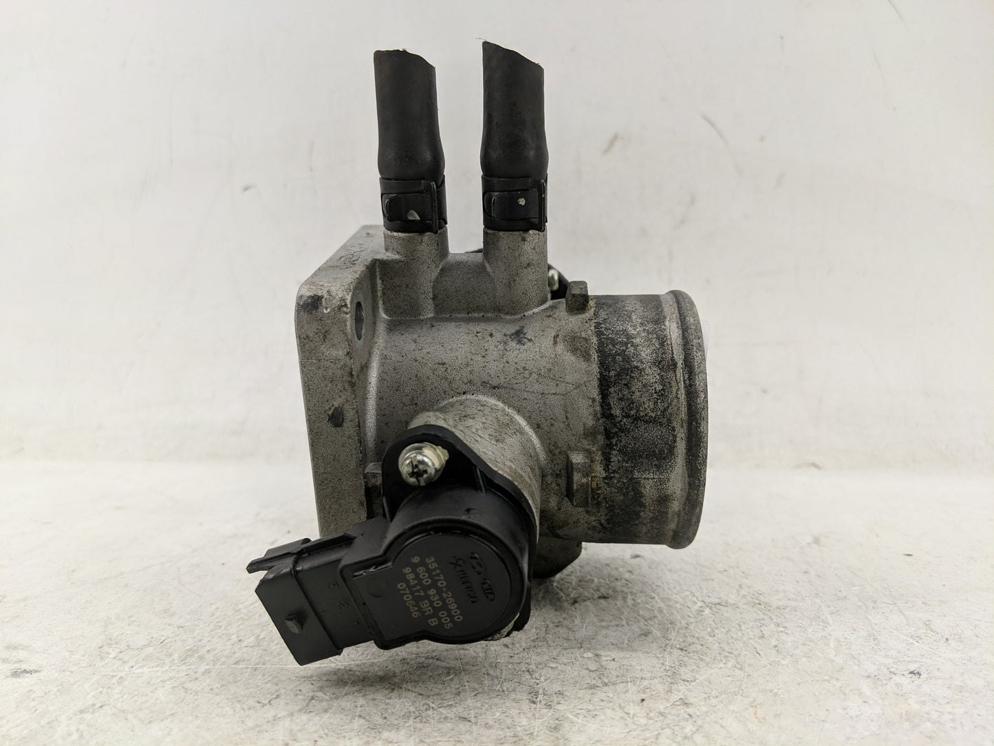 2006-2011 Hyundai Accent Throttle Body P/N:35170-26900 Fits Fits 2006 2007 2008 2009 2010 2011 OEM Used Auto Parts - Oemused