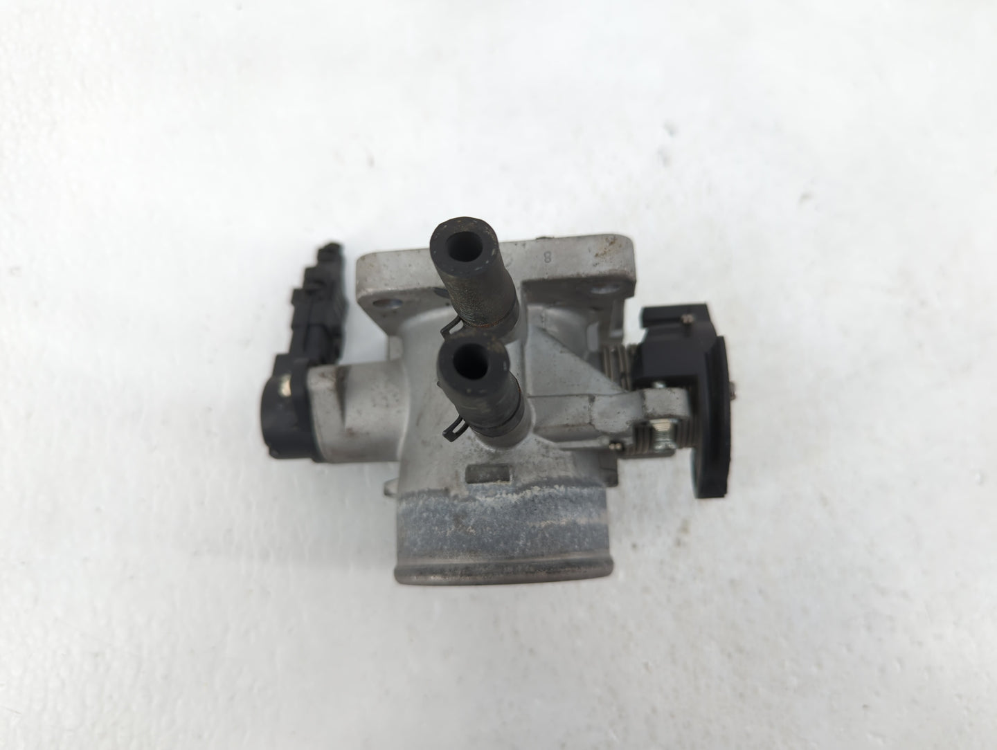 2006-2011 Hyundai Accent Throttle Body P/N:35100-26860 35170-26900 Fits Fits 2006 2007 2008 2009 2010 2011 OEM Used Auto Par