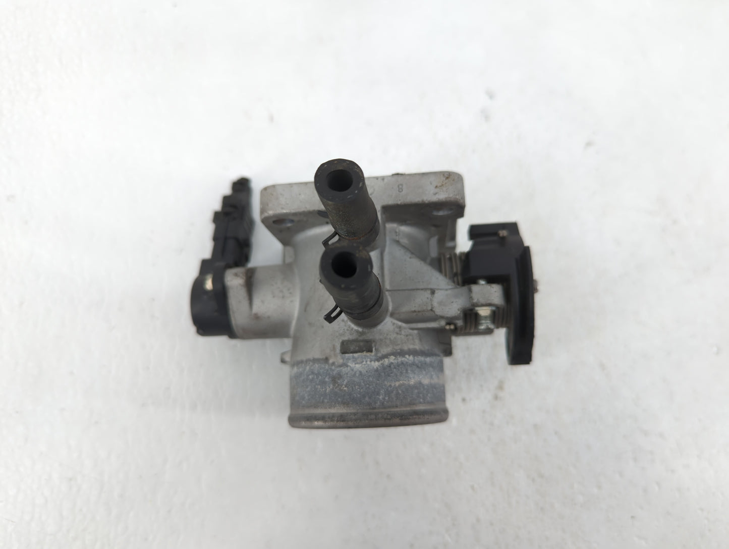 2006-2011 Hyundai Accent Throttle Body P/N:35100-26860 35170-26900 Fits Fits 2006 2007 2008 2009 2010 2011 OEM Used Auto Par