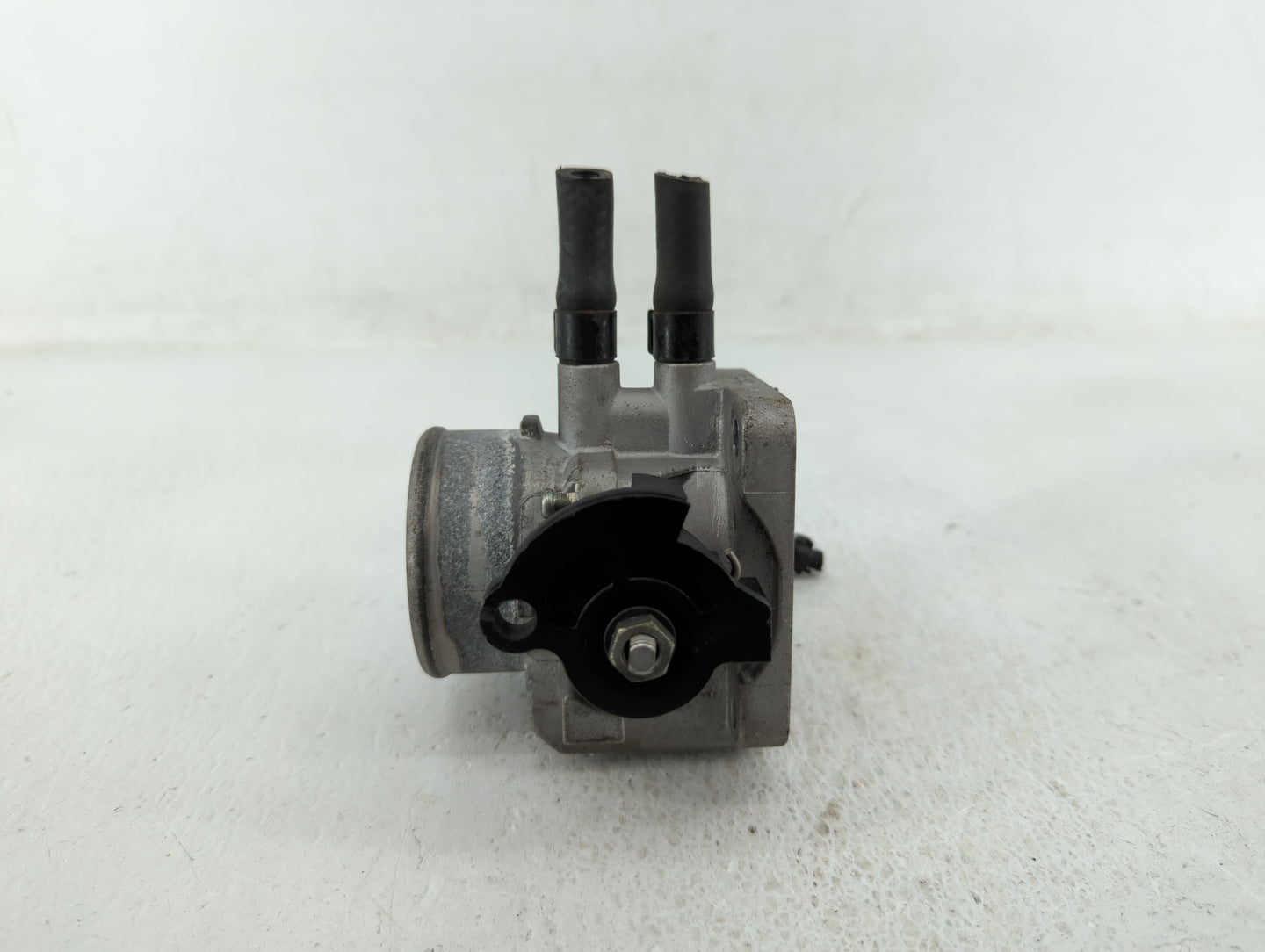 2006-2011 Hyundai Accent Throttle Body P/N:35100-26860 35170-26900 Fits Fits 2006 2007 2008 2009 2010 2011 OEM Used Auto Par