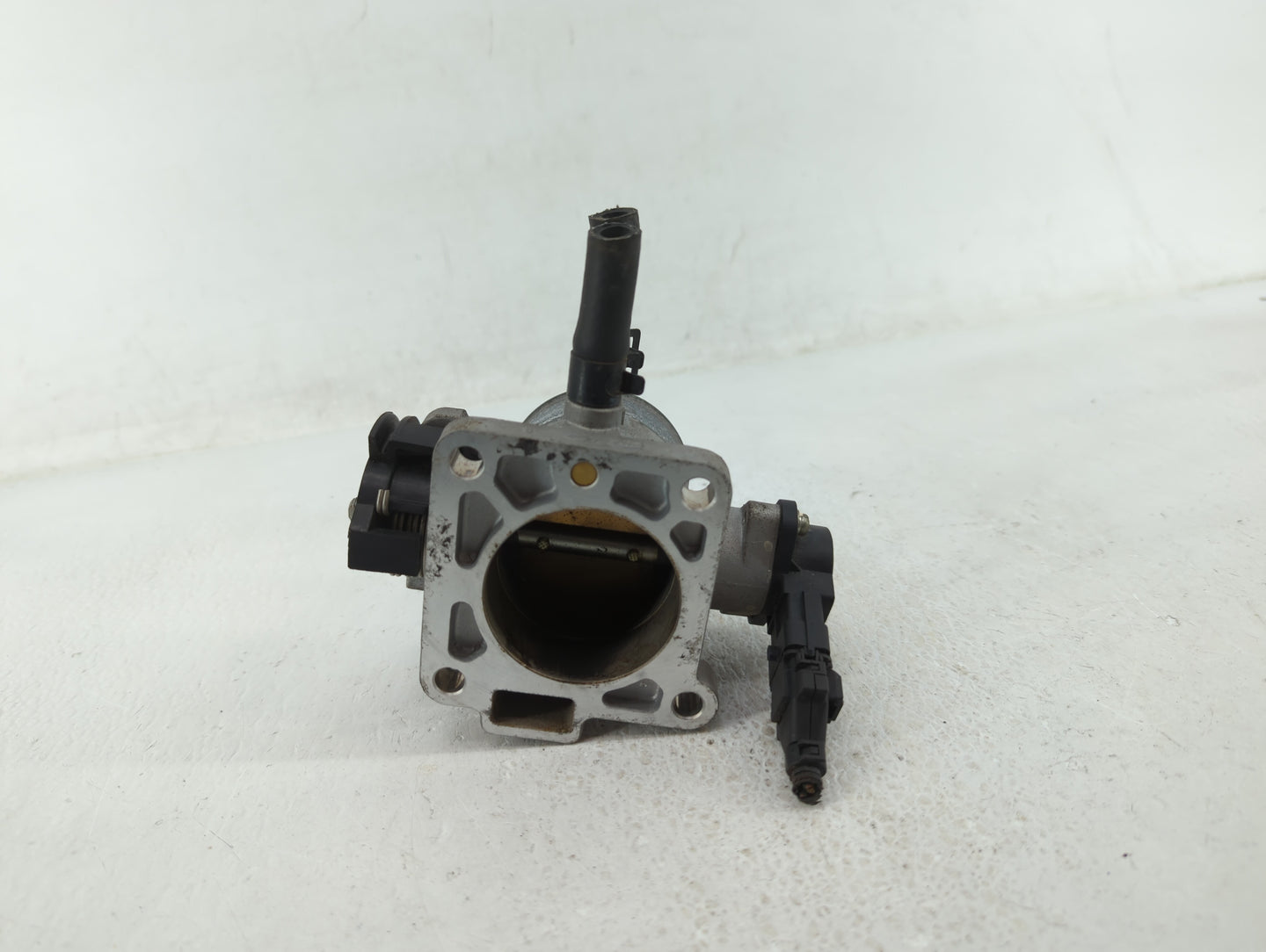 2006-2011 Hyundai Accent Throttle Body P/N:35100-26860 35170-26900 Fits Fits 2006 2007 2008 2009 2010 2011 OEM Used Auto Par