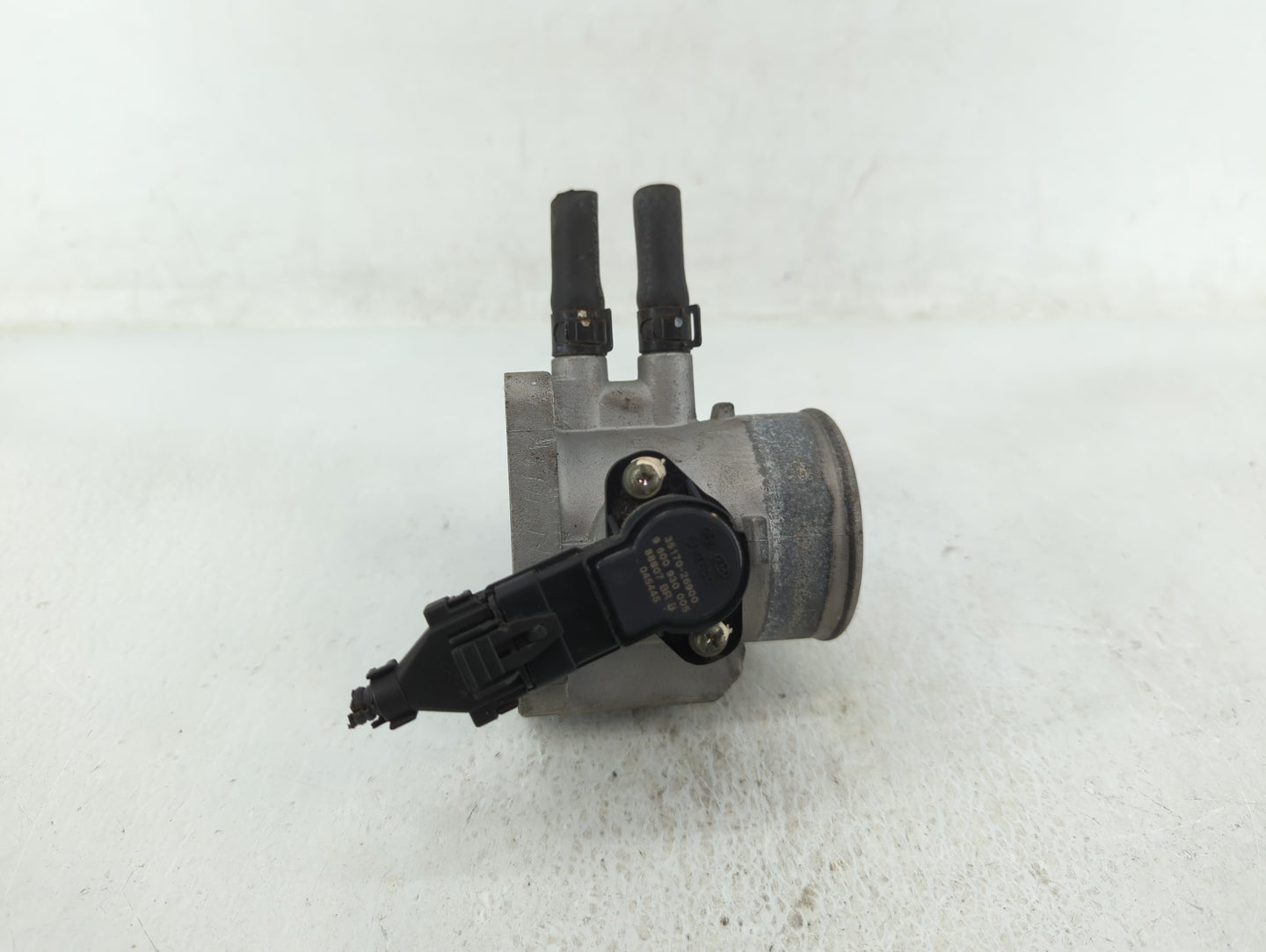 2006-2011 Hyundai Accent Throttle Body P/N:35100-26860 35170-26900 Fits Fits 2006 2007 2008 2009 2010 2011 OEM Used Auto Par