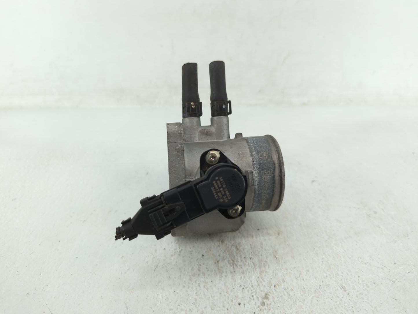 2006-2011 Hyundai Accent Throttle Body P/N:35100-26860 35170-26900 Fits Fits 2006 2007 2008 2009 2010 2011 OEM Used Auto Par