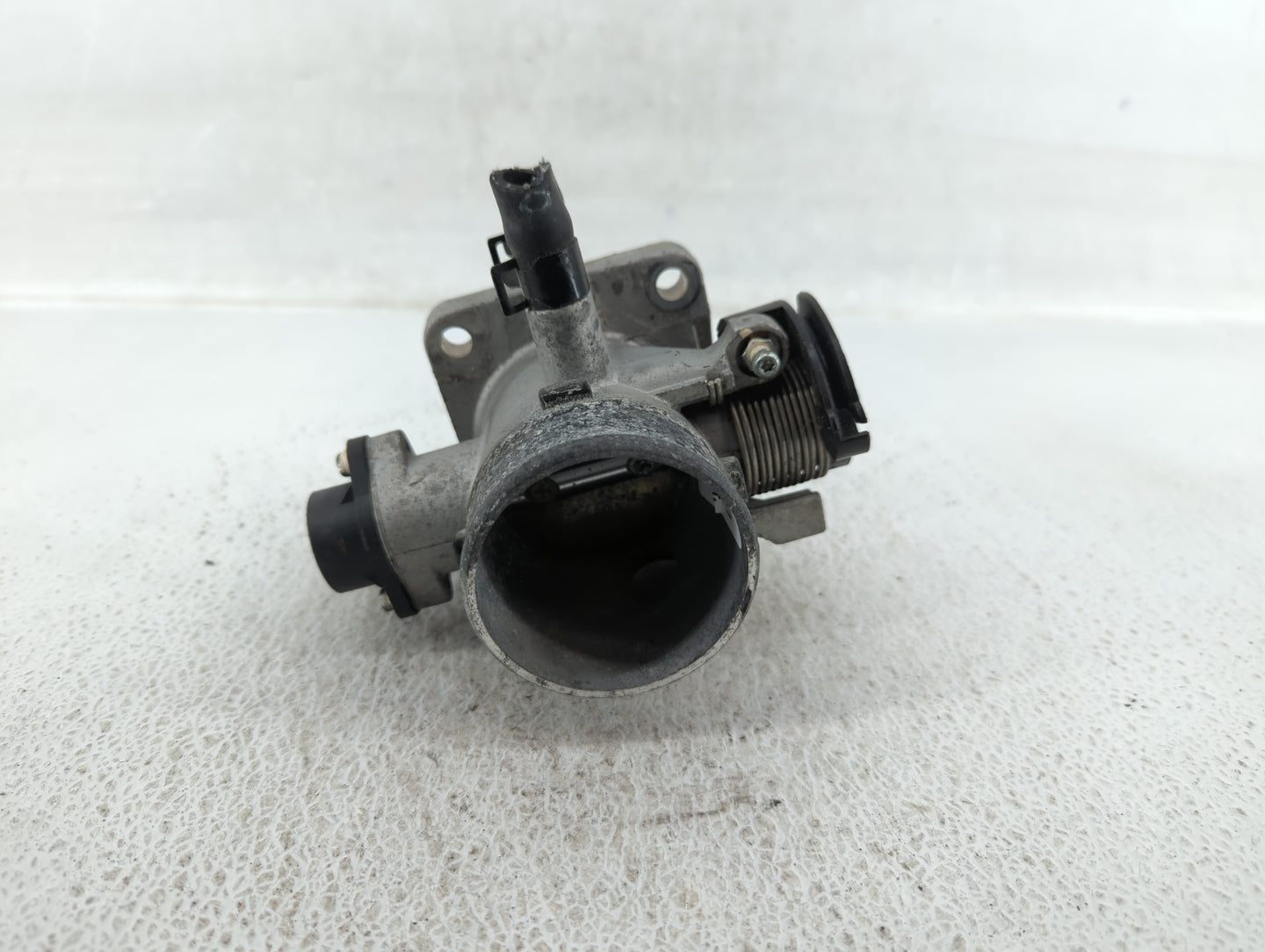 2006-2011 Hyundai Accent Throttle Body P/N:35170-26900 Fits Fits 2006 2007 2008 2009 2010 2011 OEM Used Auto Parts - Oemused