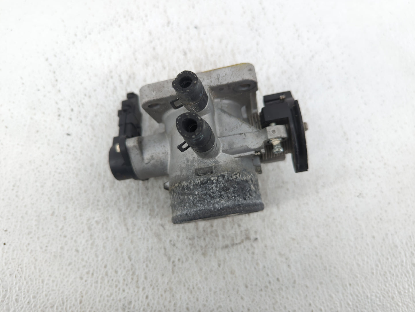 2006-2011 Hyundai Accent Throttle Body P/N:35170-26900 Fits Fits 2006 2007 2008 2009 2010 2011 OEM Used Auto Parts - Oemused