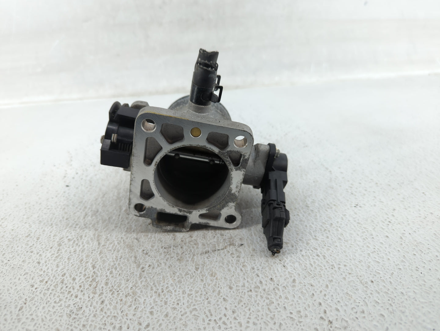 2006-2011 Hyundai Accent Throttle Body P/N:35170-26900 Fits Fits 2006 2007 2008 2009 2010 2011 OEM Used Auto Parts - Oemused