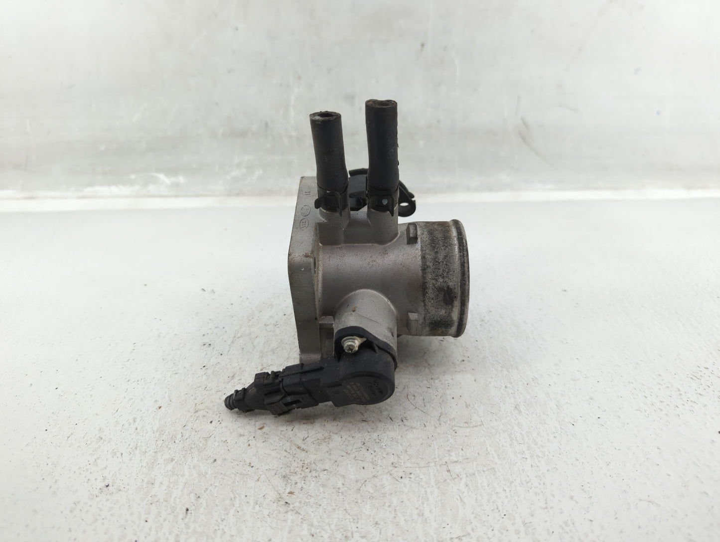 2006-2011 Hyundai Accent Throttle Body Fits Fits 2006 2007 2008 2009 2010 2011 OEM Used Auto Parts - Oemusedautoparts1.com