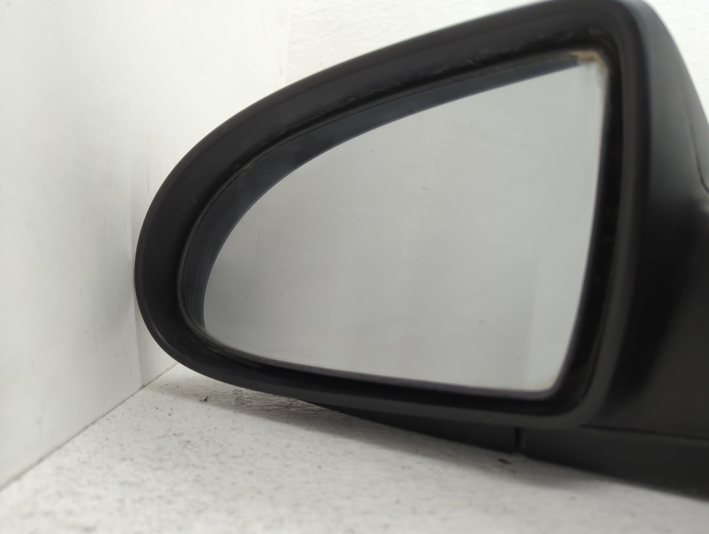 2009 Hyundai Accent Driver Side View Mirror - Left Door Mirror OEM Used - Oemusedautoparts1.com