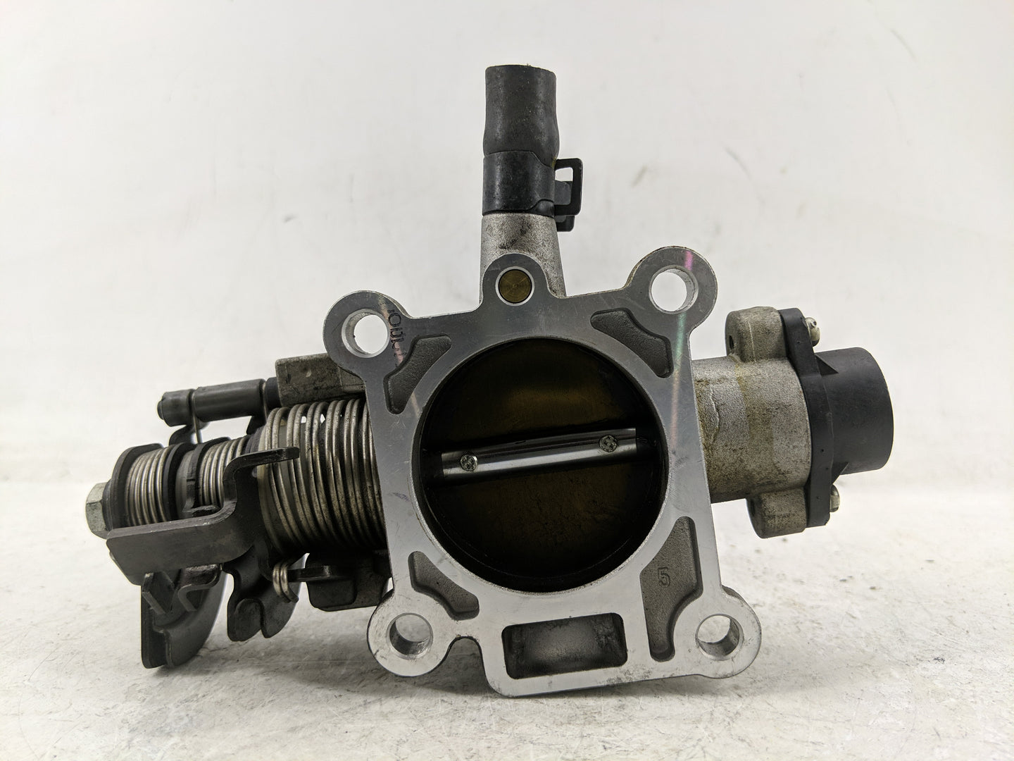 2007-2012 Hyundai Elantra Throttle Body P/N:35100-23950 Fits Fits 2007 2008 2009 2010 2011 2012 OEM Used Auto Parts - Oemuse